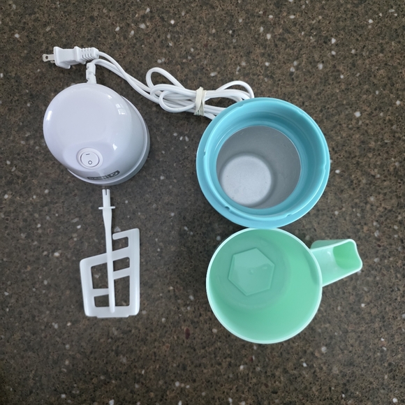 Dash Popcorn Maker & My Pint Ice Cream Maker - Untested - Picture 4 of 6